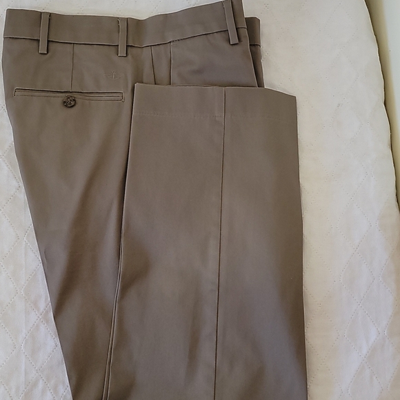 Dockers Plain Front Brown Pants Sz 30 x 32 - Picture 5 of 5
